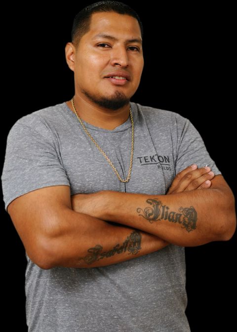 Portrait of Enrique Gonzalez, carpenter of Tekton Builds